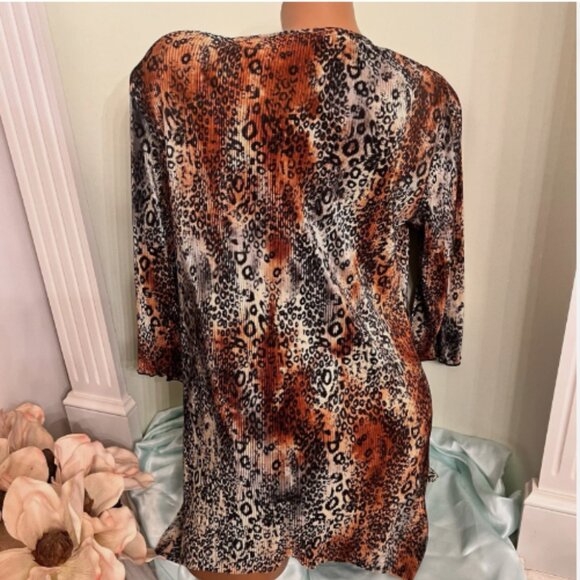 Christopher & Banks. Size M. Micro Pleated Beaded Animal Print Scoop Top. B121 - Picture 4 of 5